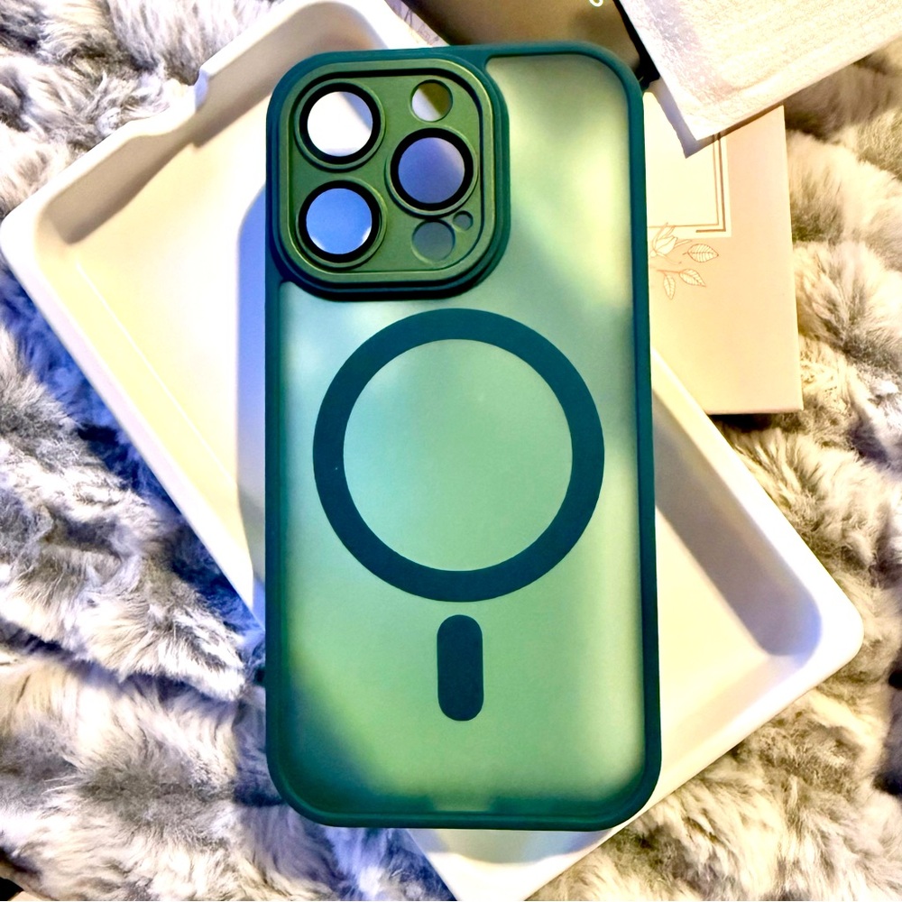 NWT/NIB iPhone 14 Pro silicone case
